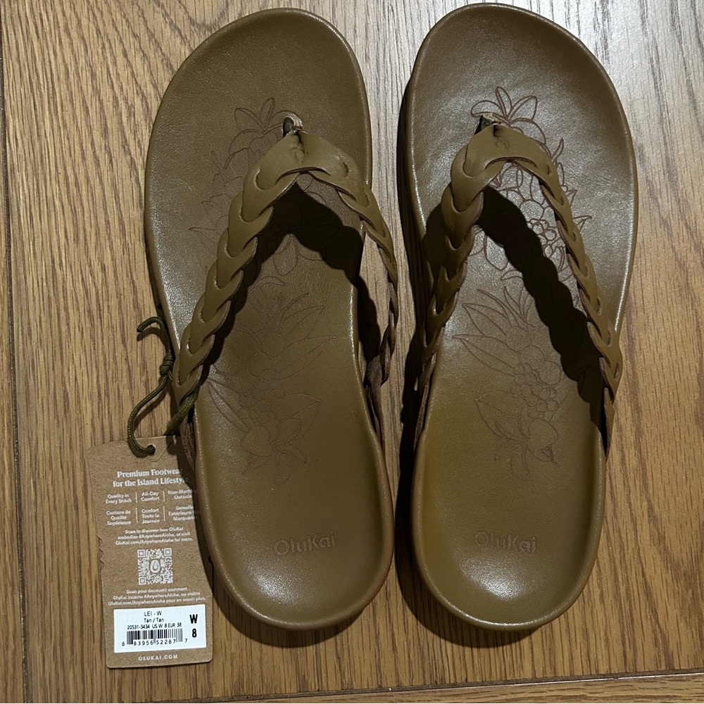Women’s Size 8 OluKai Tan Sandals with Floral Design (Lei)